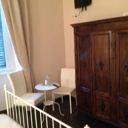 Giulio Cesare לינה וארוחת בוקר